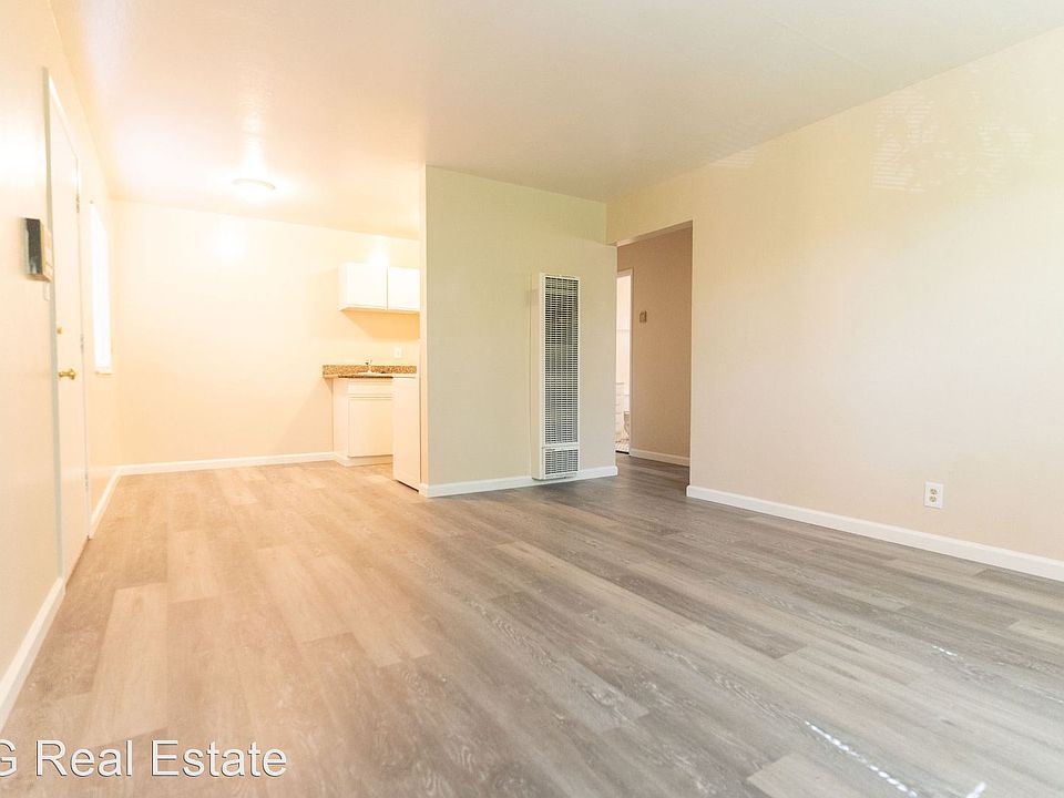 1st image of 200 E 15th St #7