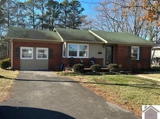 214 Woodlawn Ave, Murray, KY 42071