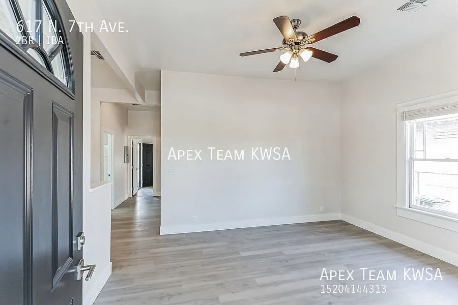 $1425- Gorgeous Updated 2 Bed | 1 Bath Unit in the West University Neighborhood Available in August! — Photo 2