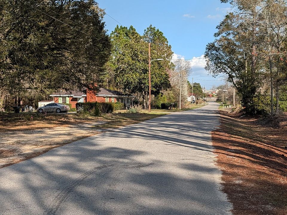 2nd image of 215 Reed St