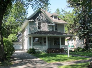 702 Reeves Dr, Grand Forks, ND 58201