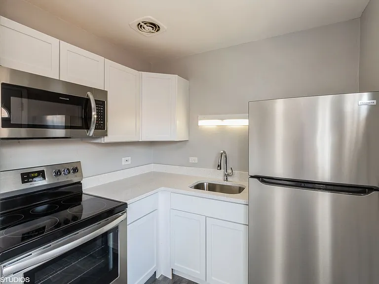 Palatine Park Apartments — Photo 5