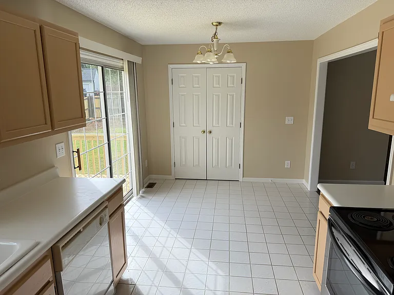 5800 Brockton Ct — Photo 5
