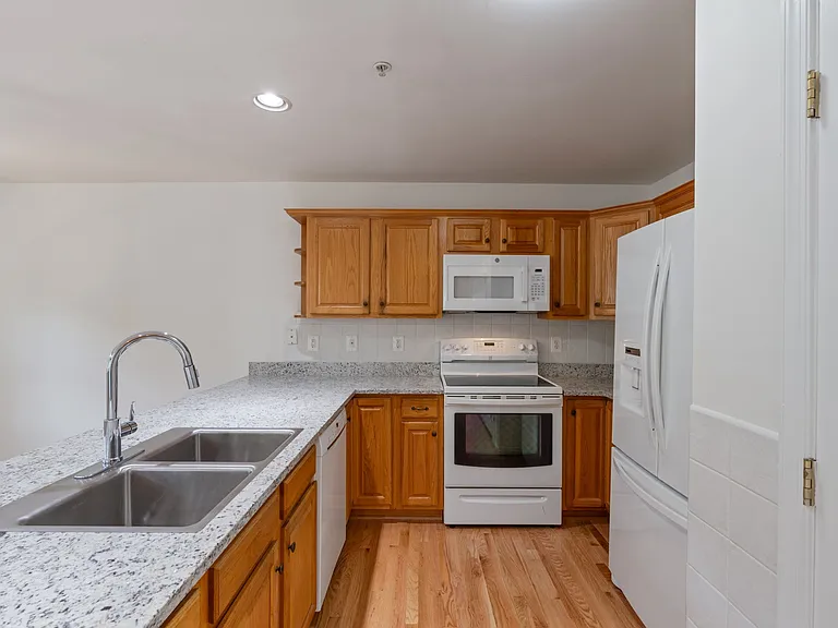 211 Westlake Blvd — Photo 6