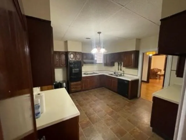 1676 S Parkway E — Photo 8