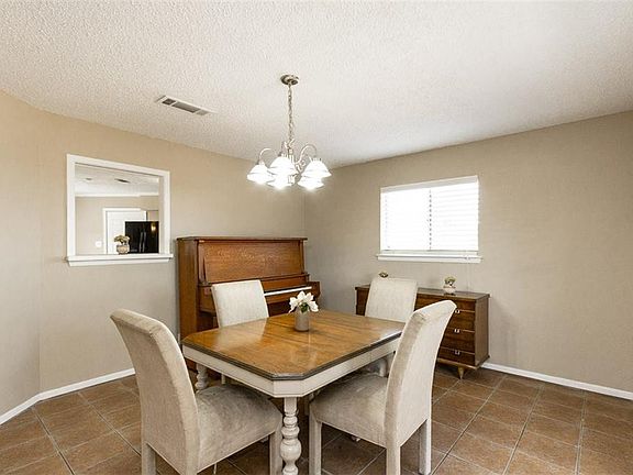 5th image of 302 Sunrise Dr