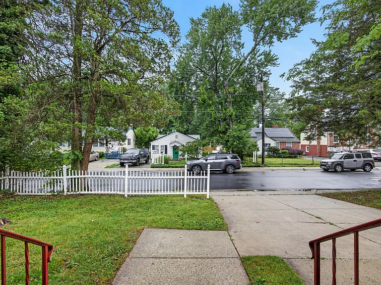 322 Howard Ave — Photo 34