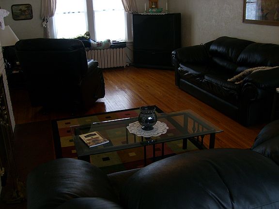 5th image of 105 6th St NE
