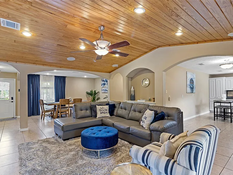 1405 Delabrook Ct — Photo 7