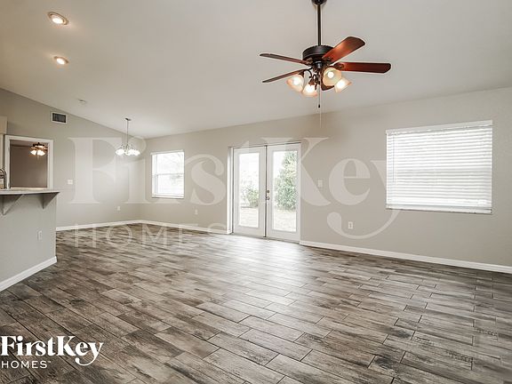 4th image of 835 Summer Glen Dr