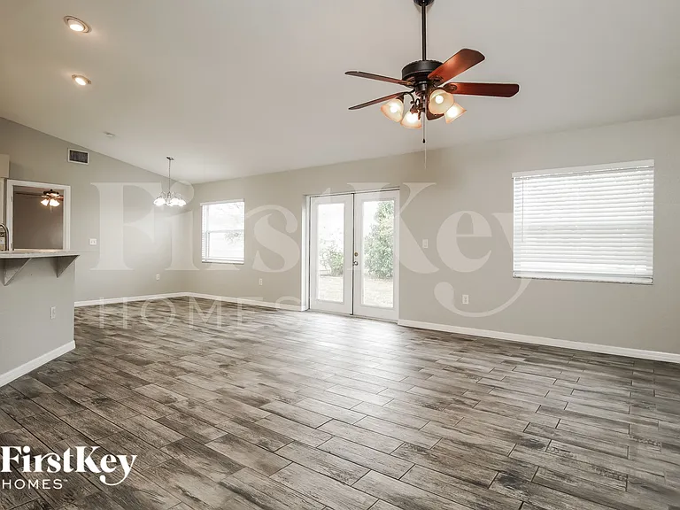835 Summer Glen Dr — Photo 4