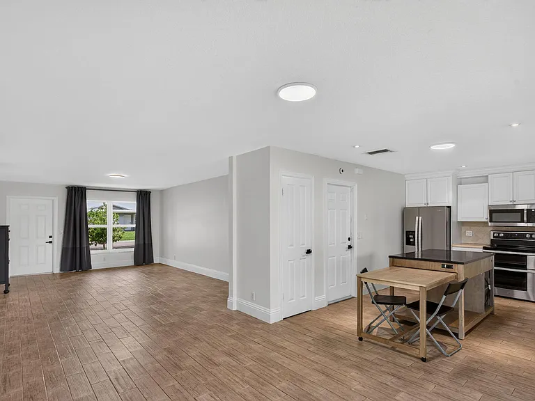 6410 NW 34th Ave — Photo 19