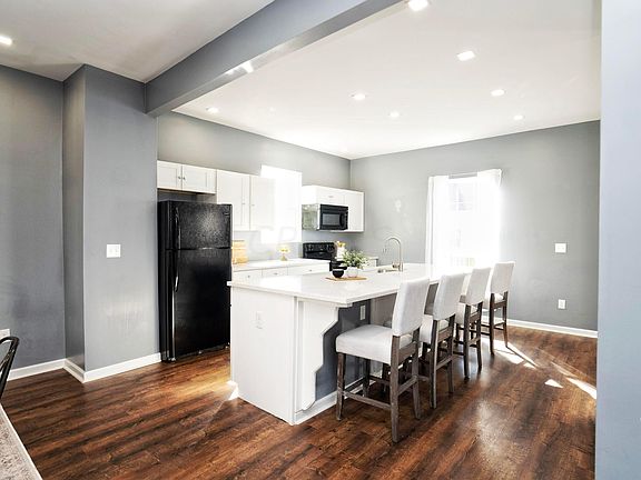 5th image of 475 Southwood Ave