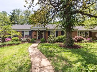 14 Taylor Woods Dr, Saint Louis, MO 63122