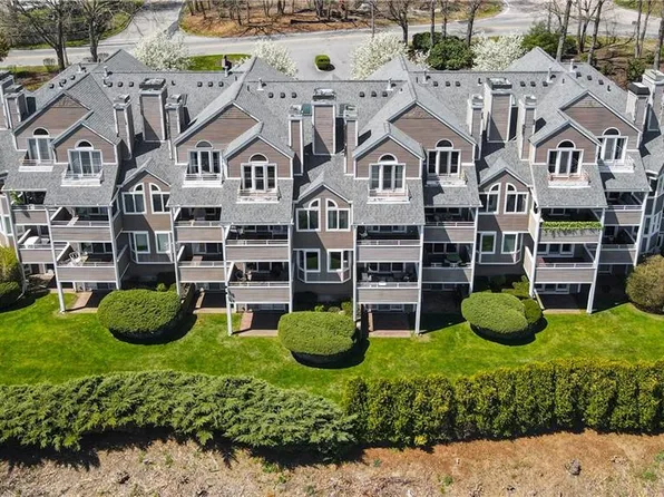 400 Meshanticut Dr Unit 13, Cranston, RI 02920