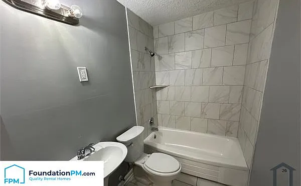 1392 Kyle St — Photo 14