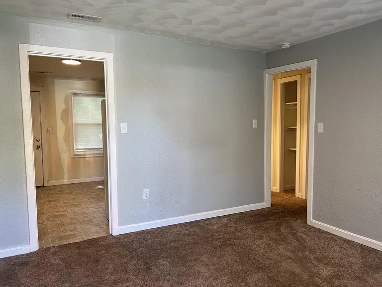 49 Carver Cir — Photo 8