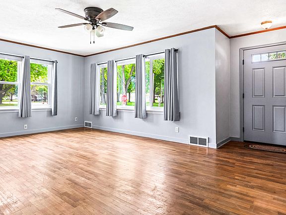 3rd image of 525 Grant St