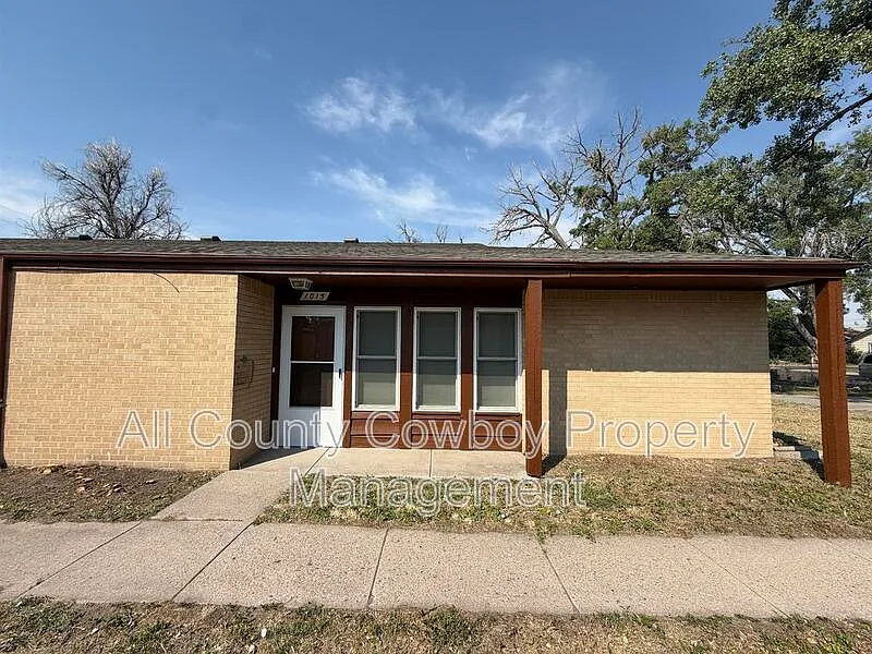 3 bed, 1.0 bath, 1000 sqft, $1,575 — Photo 3