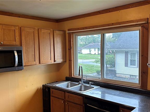 5th image of 2169 Garfield Ave