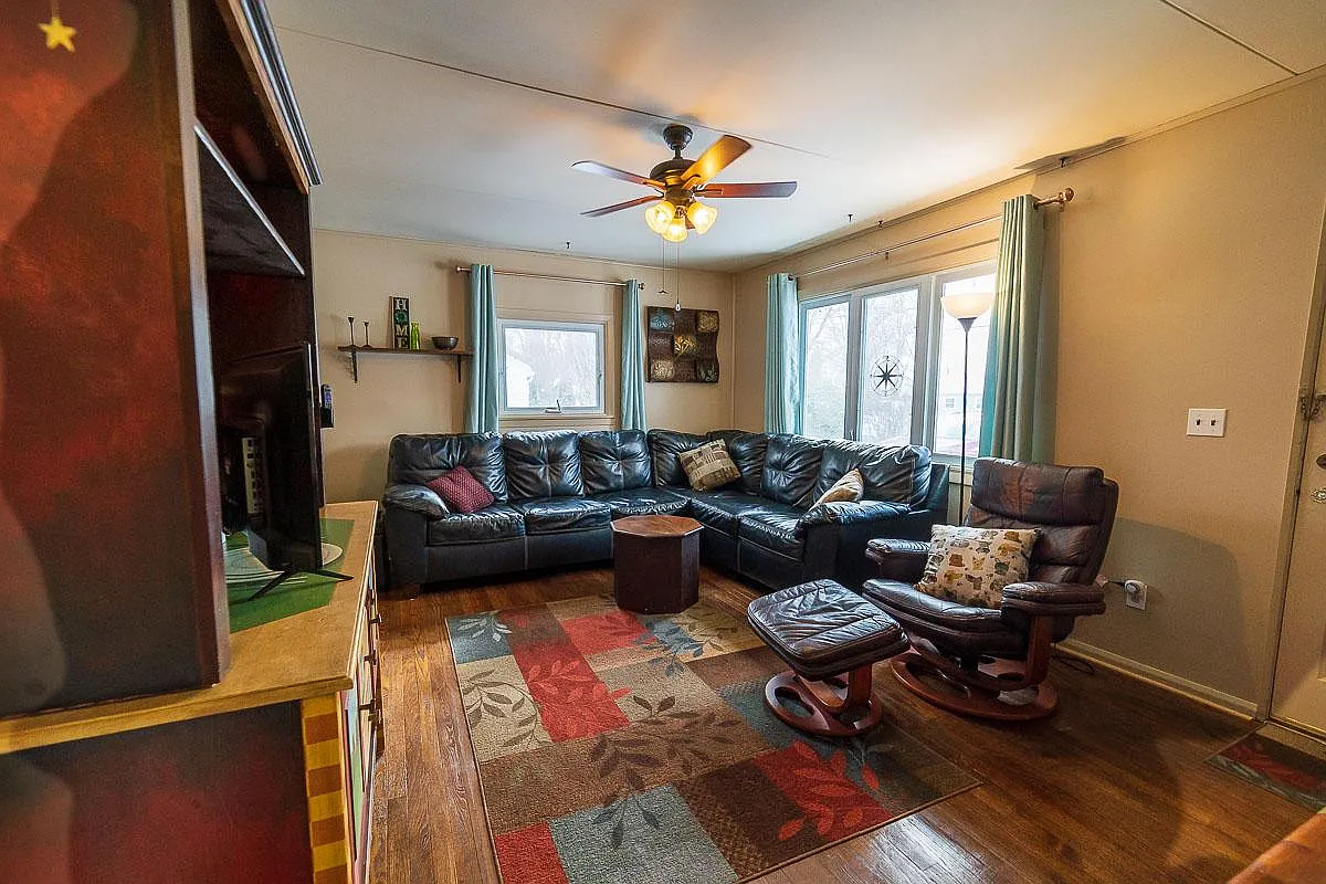 124 Iroquois St — Photo 4