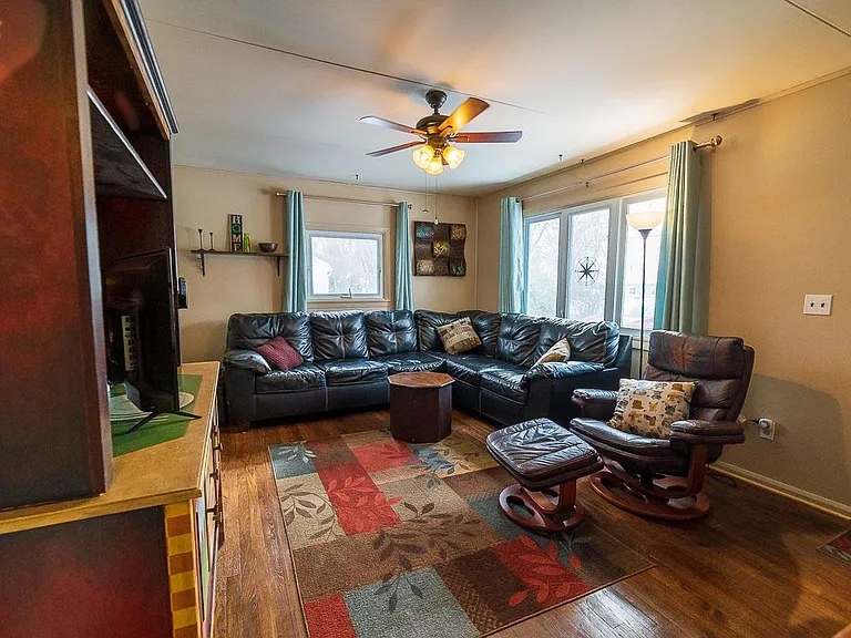 124 Iroquois St — Photo 4