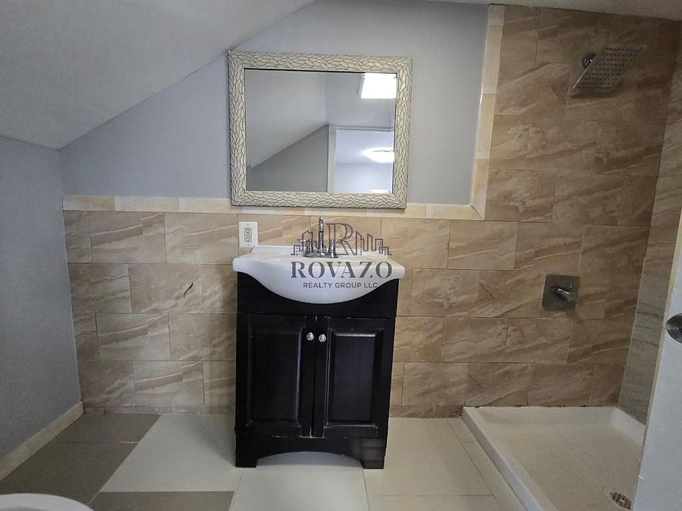 2nd image of 42 Crawford St #3