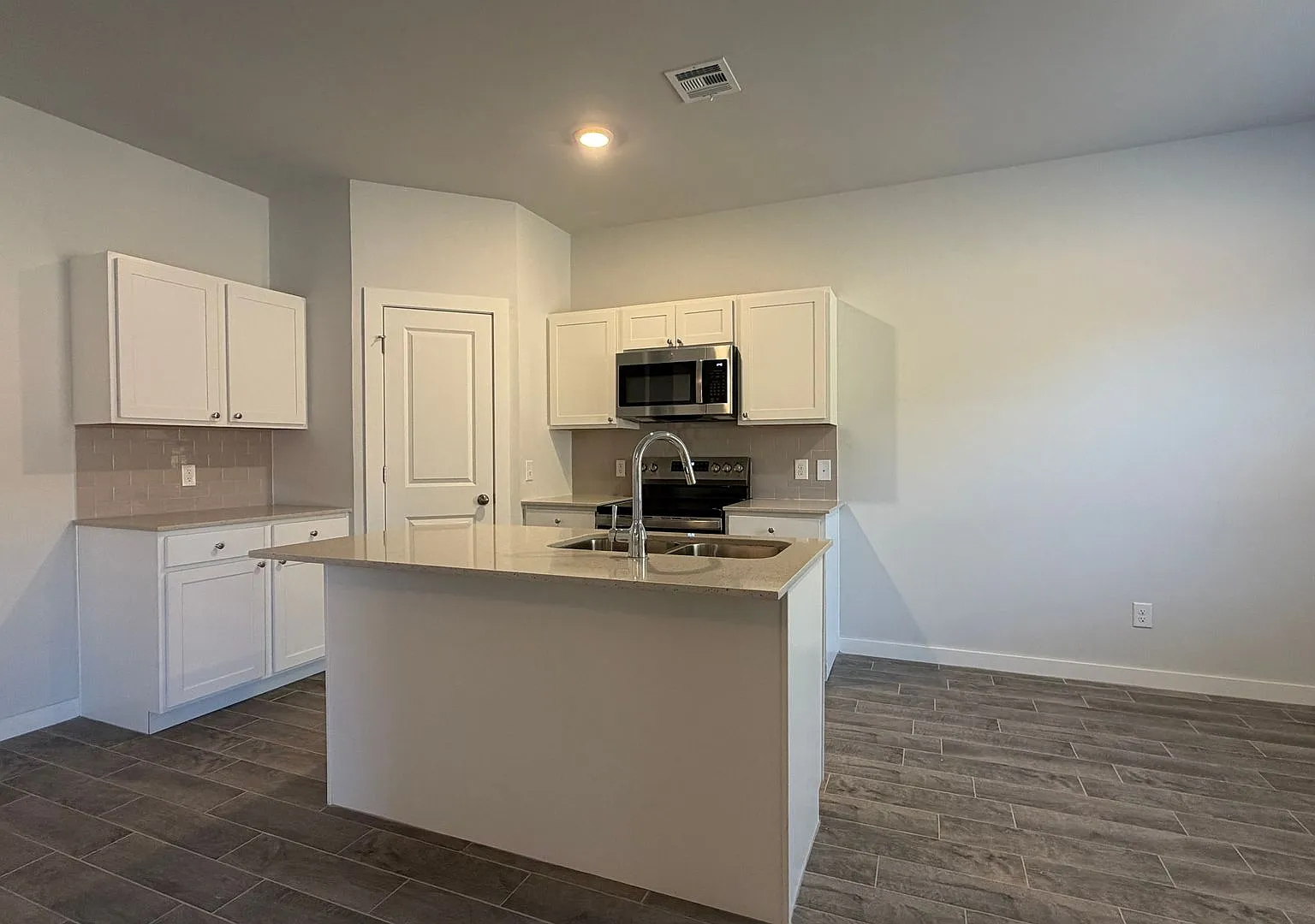 New Construction 3 Bedroom, 2 Bathroom Home on 2.01 Acre Lot in the Ridge Creek Addition! — Photo 3