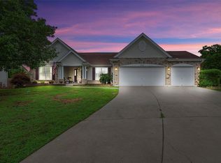 305 Autumn Forest Dr, O'Fallon, MO 63366