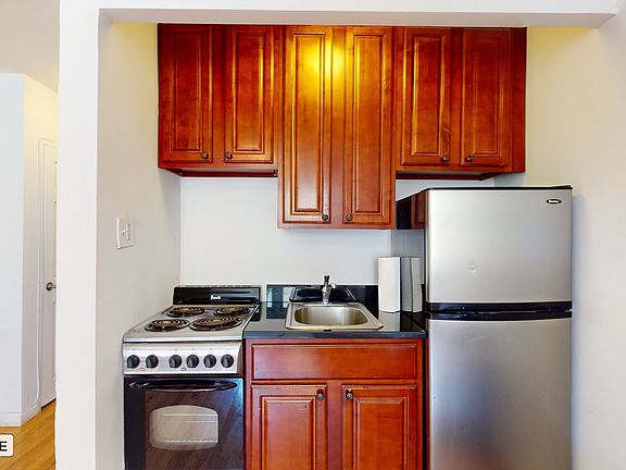 2nd image of 202 6th Ave #3J