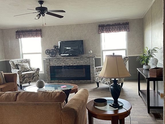 4th image of 201 Farmhouse Rd