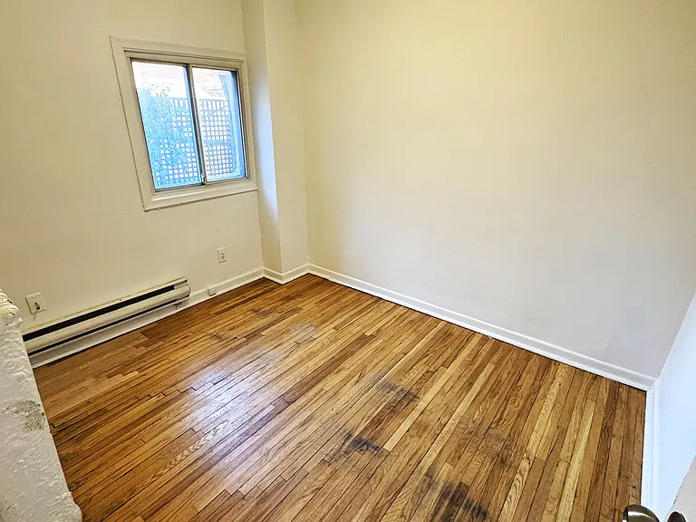 383 Lansdowne Ave #MAIN FLOOR — Photo 22