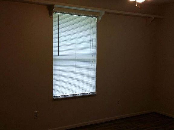 3rd image of 1011 W Pratt St #B