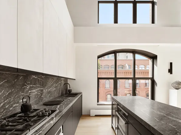 415 Washington Street 5A image 2 of 20