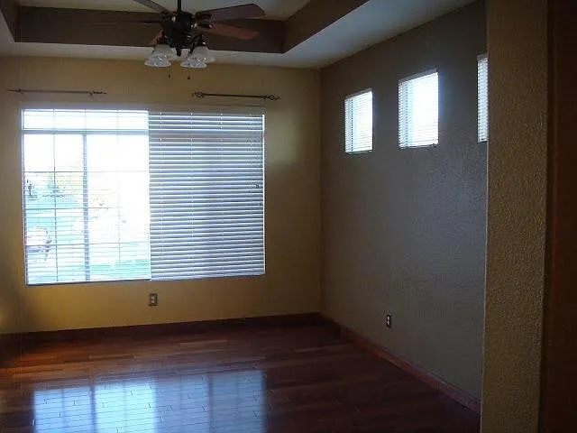 1 bed, 2948 sqft, $900 — Photo 2