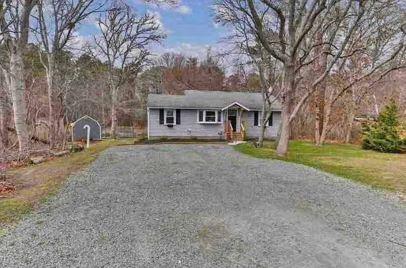 31 Circuit Rd N — Photo 1