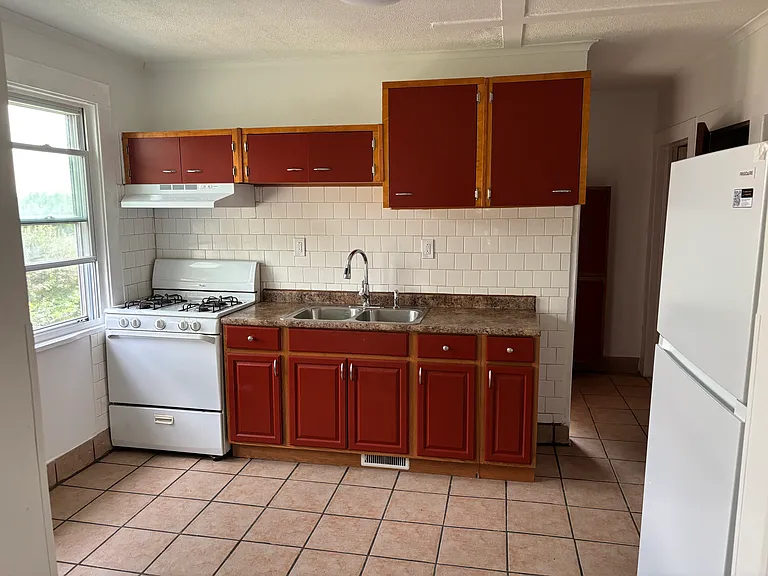 508 Plymouth Dr — Photo 9