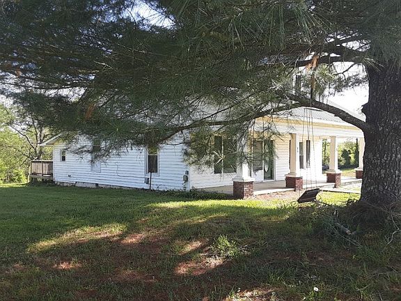 3rd image of 1136 College Hill Rd