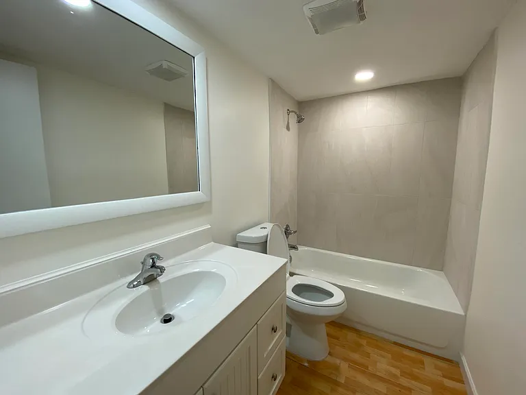 250 SW 7th St #13 — Photo 6