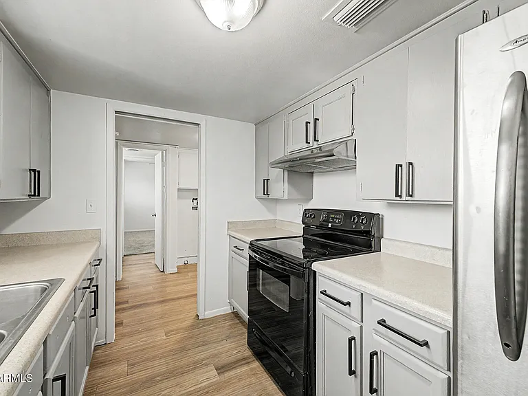317 N Elm St — Photo 11