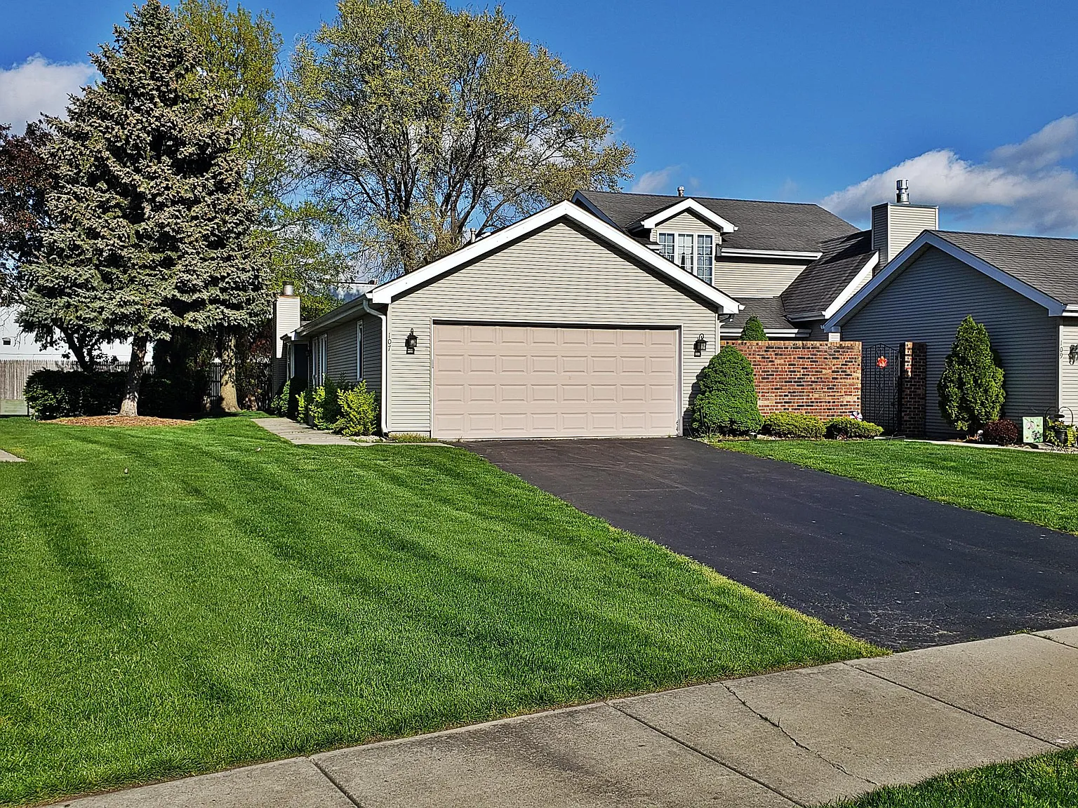 107 Bluegrass Dr photo 1