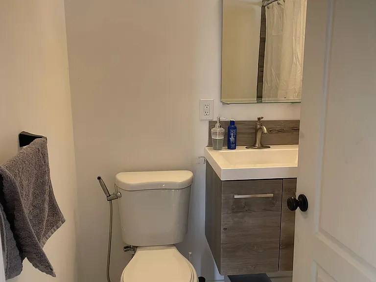 2025 Neptune Ave — Photo 7