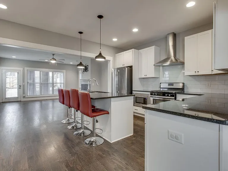 4608B Michigan Ave — Photo 8