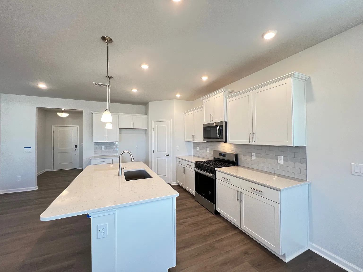 5 bed, 2606 sqft, $2,550 — Photo 4
