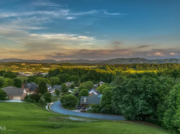 2304 Granite Dr, Johnson City, TN 37604