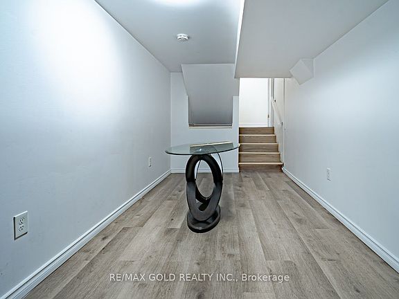 21st image of 2860 Henley Ave
