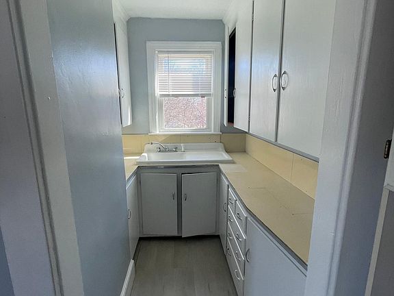 3rd image of 1664 Broad St Floor 3
