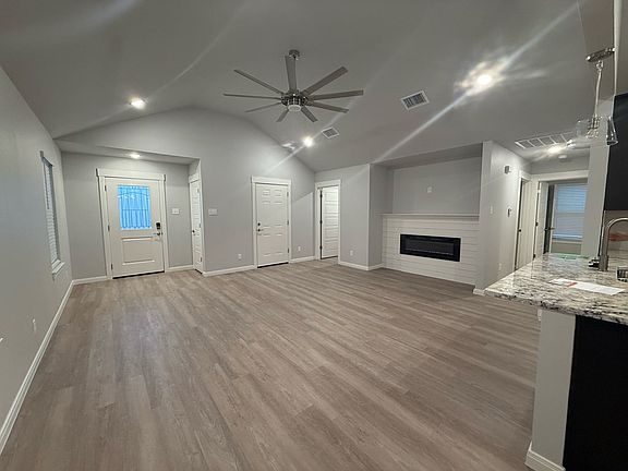 4th image of 3128 Forest Hill Dr