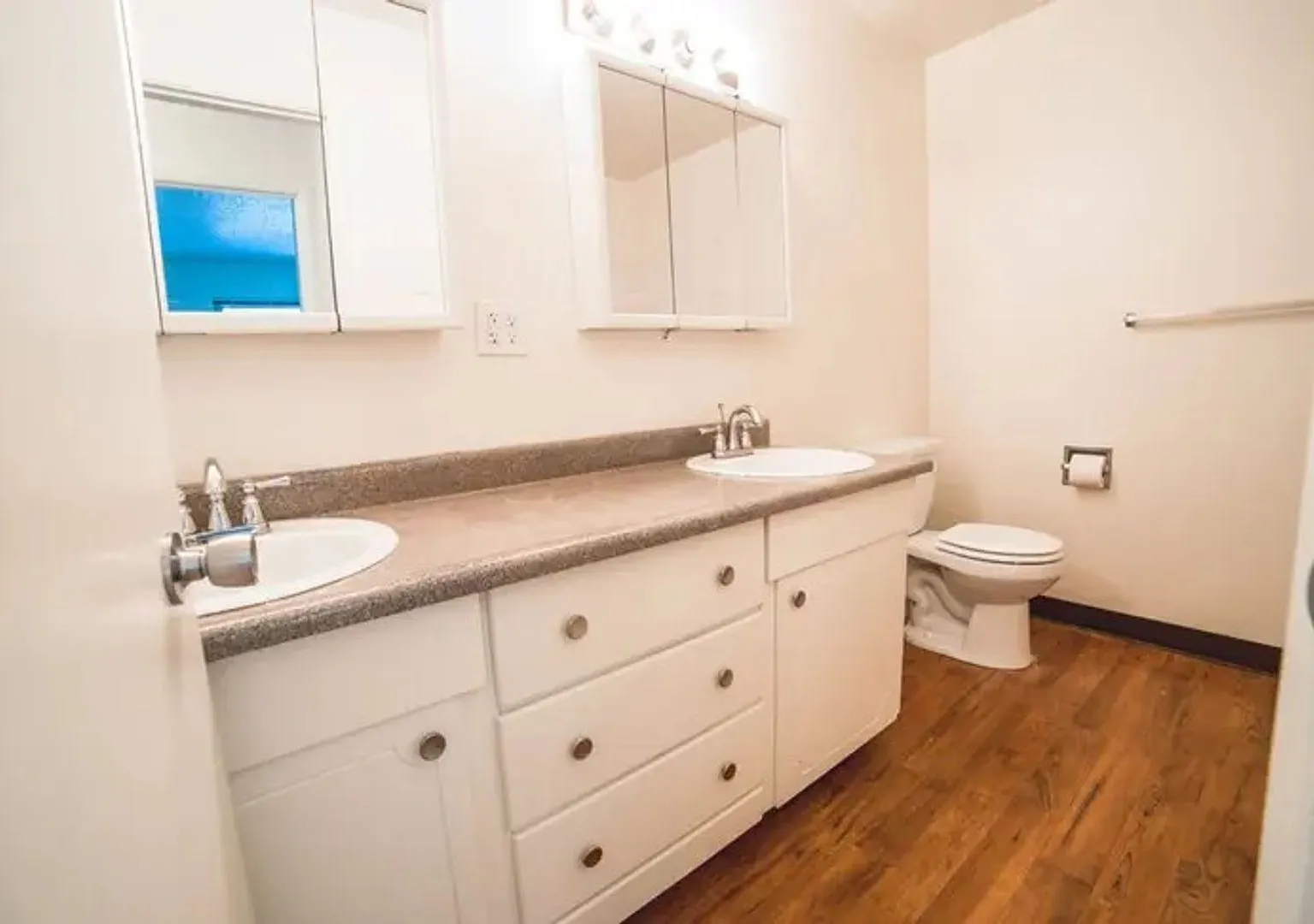 LAURELWOOD ESTATES — Photo 4