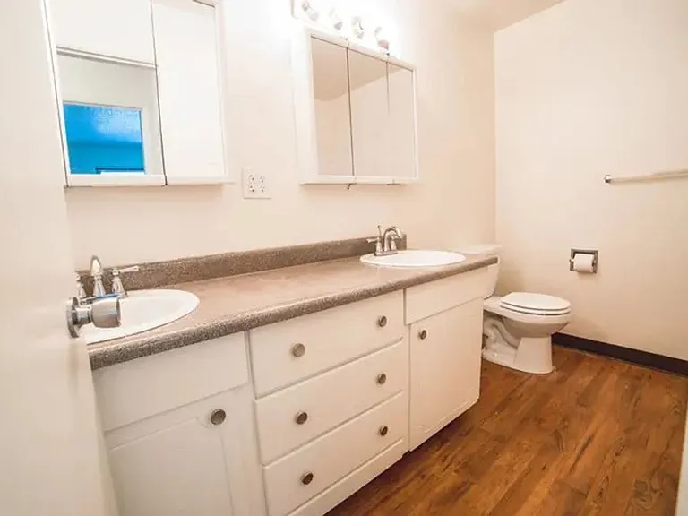 LAURELWOOD ESTATES — Photo 12